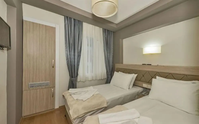 Metrolux Hotel