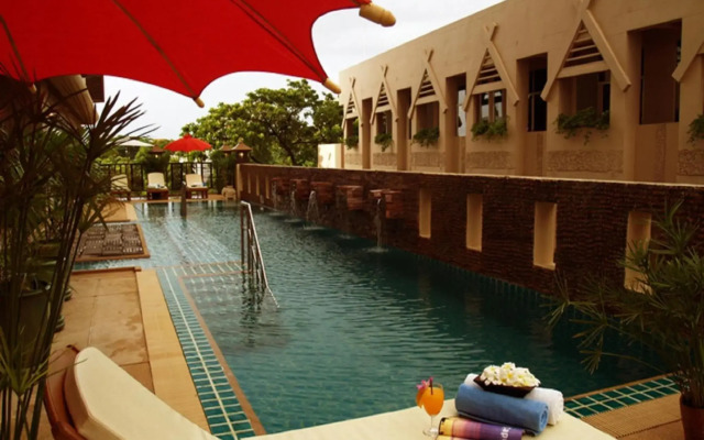 Maninarakorn Hotel