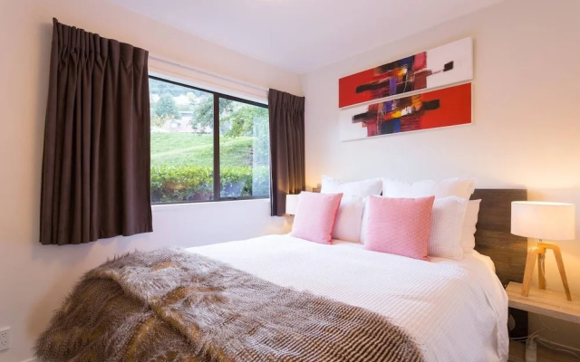 Spacious Lake View Townhouse Unbelievable SPA – Guest Rooms – Queenstown