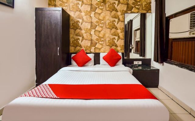OYO 15933 Hotel V Square