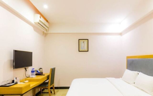 Jinlizhou Hotel (Gongbei Port Light Rail Station)