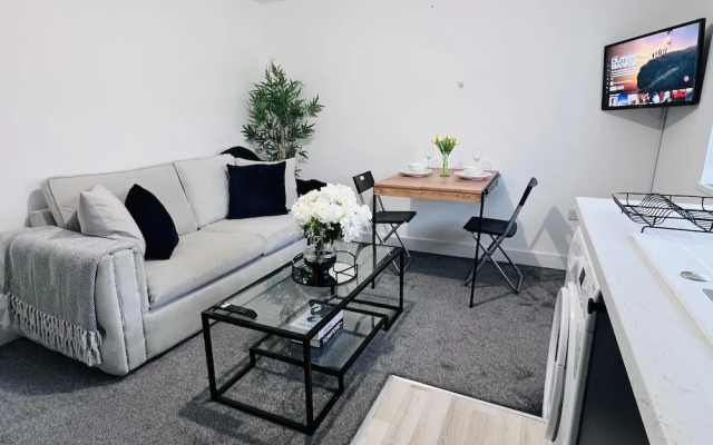 Luxury 2-bed Apartment Lindley Huddersfield