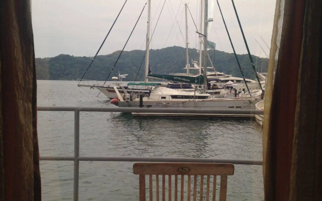 Fish Hook Marina & Lodge