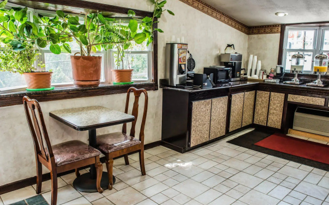 Econo Lodge Pittsburgh I-79