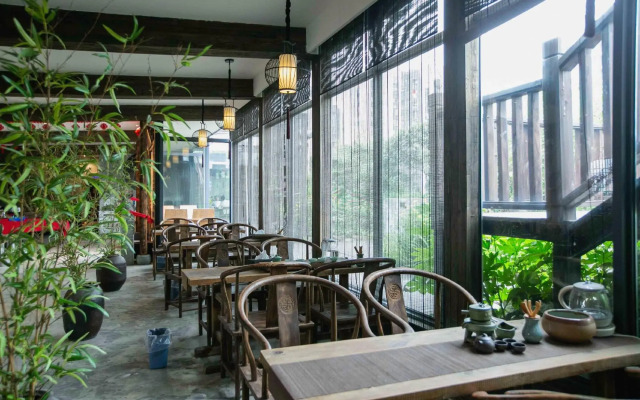 Brother Hotel (Chongqing Bagongli Used Car Trading Market)
