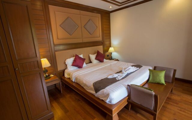 Sirinthara Villa 4 bed pool Nai Harn
