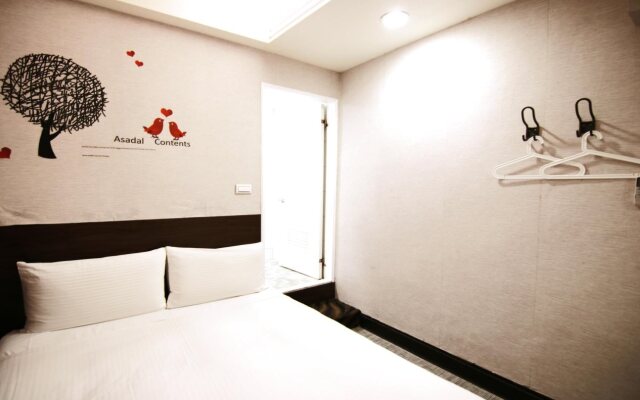 Holiday Fun - Hostel