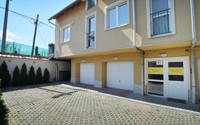 Family Deluxe Apartments