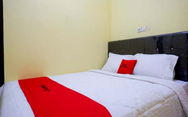RedDoorz near Universitas Alkhairaat Palu