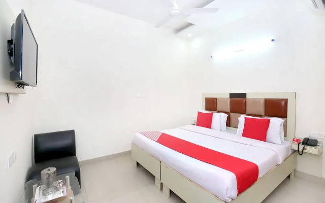 Oyo 11369 Hotel Noor