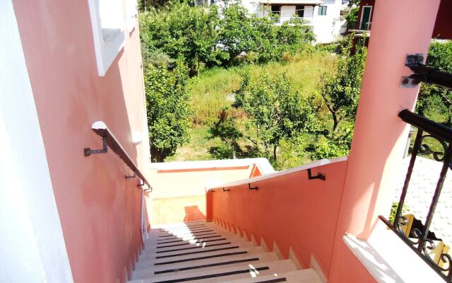Almyra Apartments & Studios