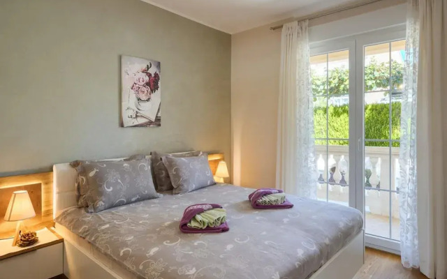 Premium Apartment With Patio