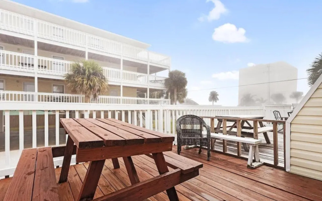 Moonraker 3 1 Bedroom Condo by RedAwning