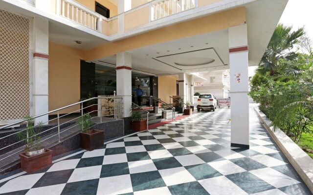 OYO 13564 Near Prem Mandir