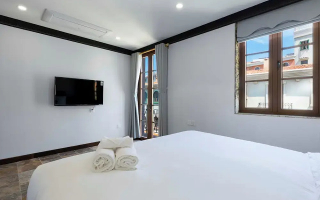 The Room Hotel Sunset Town