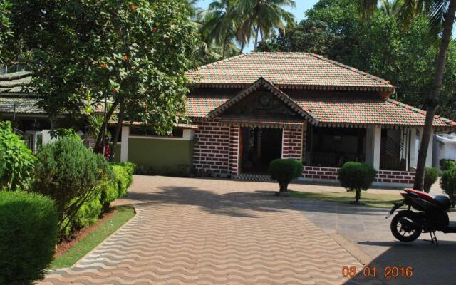 Hill Top Goa Lodge