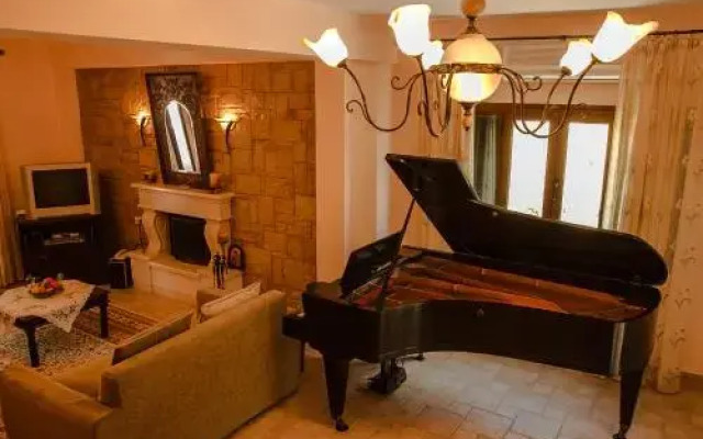 Garnelis House