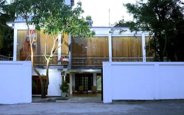 Gandhi Guest House & White Palace