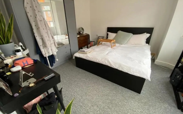 Private Apartment - Free Wifi, Parking, No Deposit