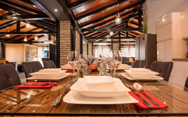 Xxxl Villa Ancora For 262 Guests