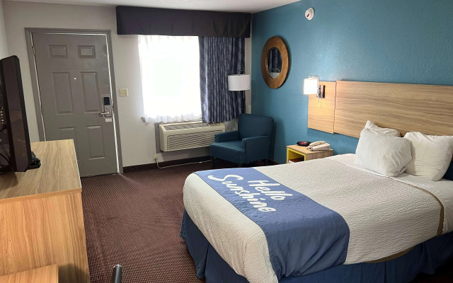 Days Inn by Wyndham Pratt