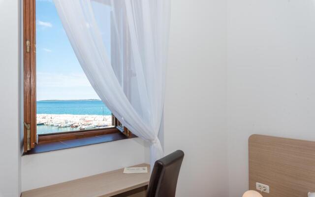 Marina Hotel - Restaurant