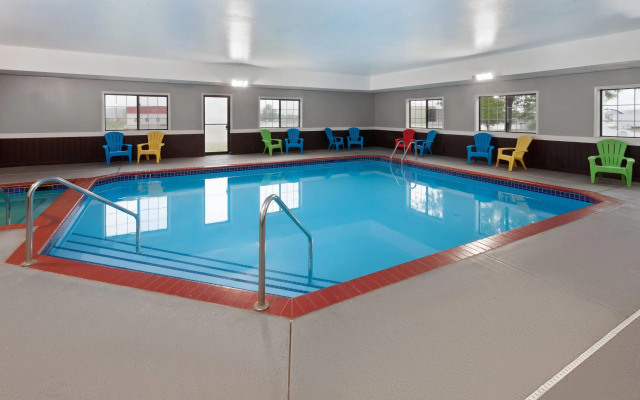 AmericInn by Wyndham Reedsburg