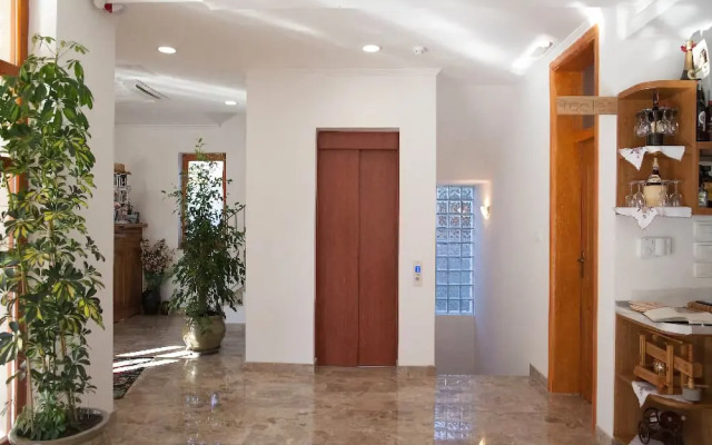 Hotel Almira