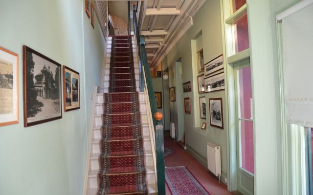 Leura House