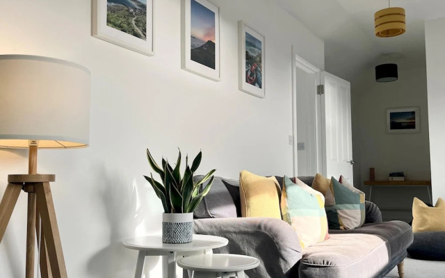 Stunning Town Centre Penthouse w Sea Views