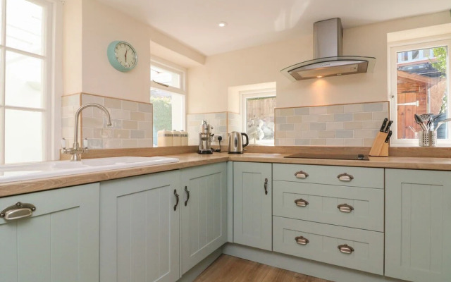 3 Lowerbourne Terrace
