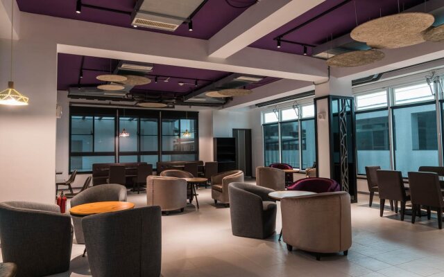 High Cloud International Business Hotel