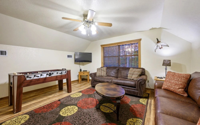 Lacey Dogwood Family Cabin With Free Wifi and Private BBQ by Redawning