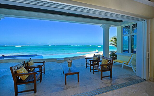 La Mouette Cable Beach Bahamian Villa