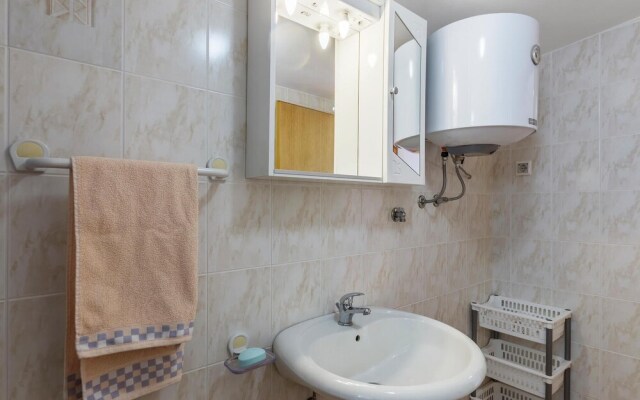Stunning Apartment in Fazana With 2 Bedrooms and Wifi