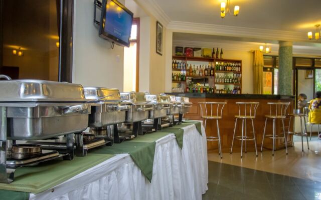 Crown Suites Hotel