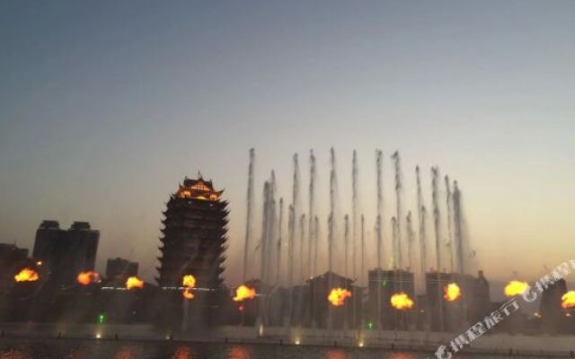 Jinting Hotel (Meishan Dongpo Impression Water Street City Hospital)