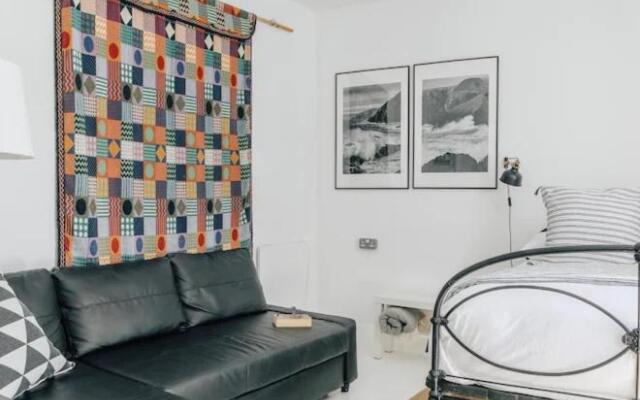 The Art Room Apartment