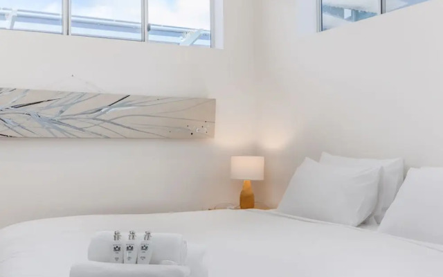Luxe Oceanfront Haven with a Rooftop Spa