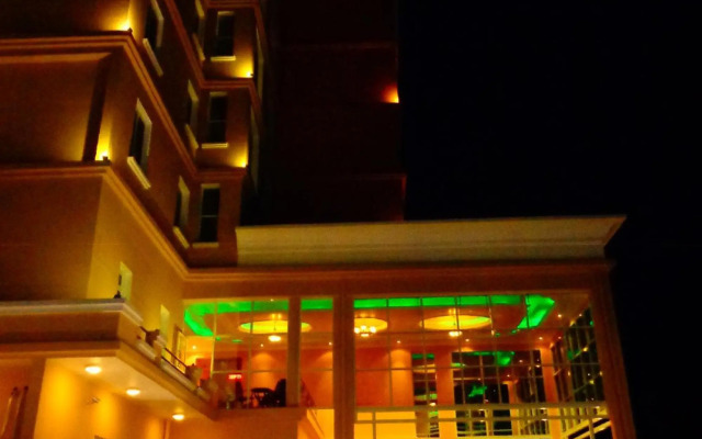 Panorama Sarovar Portico
