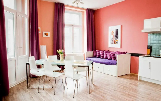 Royal Court Apartments