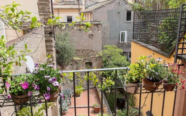 Rental in Rome Arco della Ciambella Penthouse