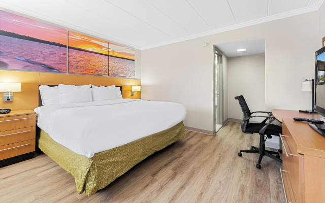 Days Inn & Suites by Wyndham Roseville/Detroit Area