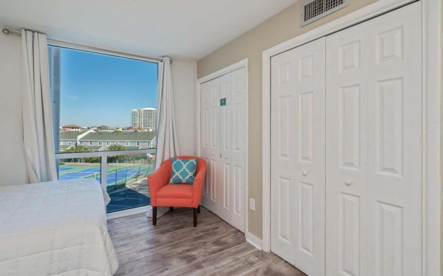 Shoreline Towers 3042 2 Bedroom Condo