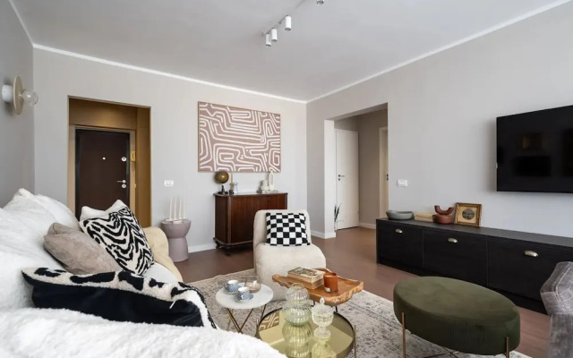 Views of all the Palaces 2BR Stunner