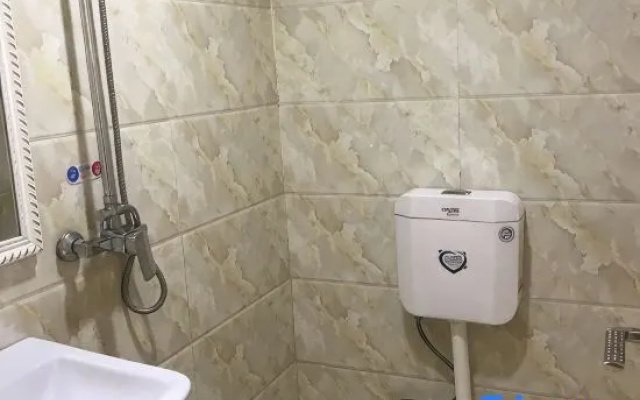 Qujing Hongqiang Business Hotel – Bathroom – Qujing