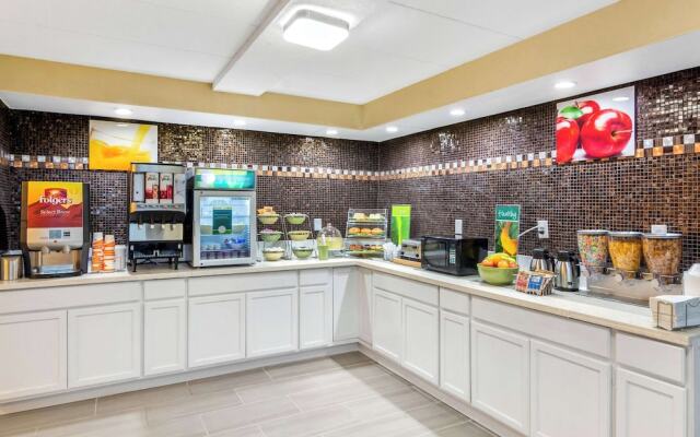 City Studios Inn And Suites