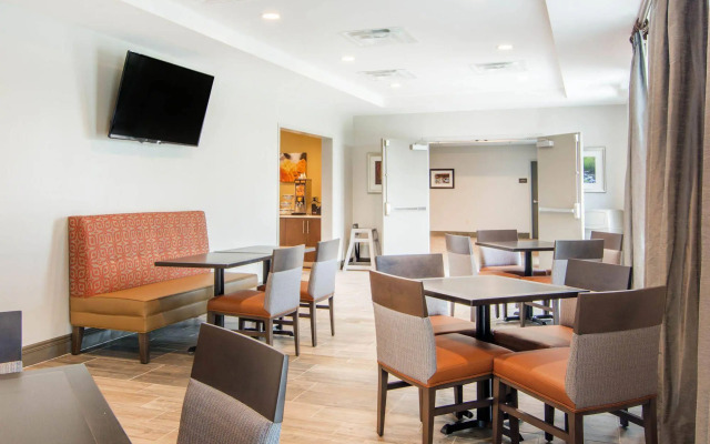 Comfort Inn & Suites