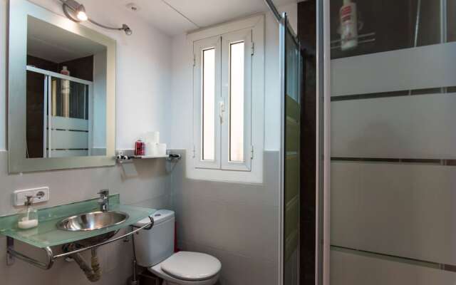 2B Apartment 5 Mins From Sagrada Familia