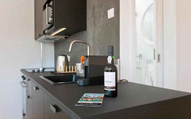 APOSENTUS - The light house at Miragaia